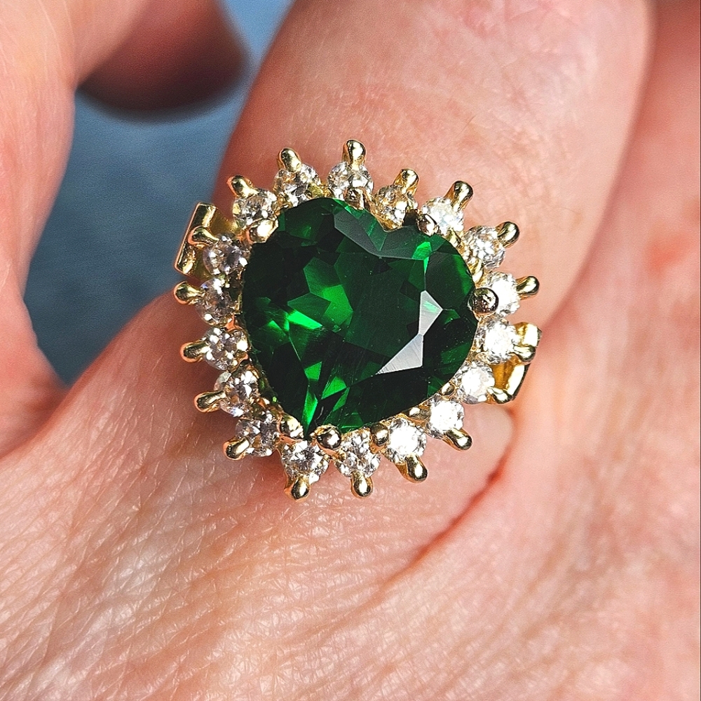 Beautiful Vintage 14K Russian Diopside Heart Ring